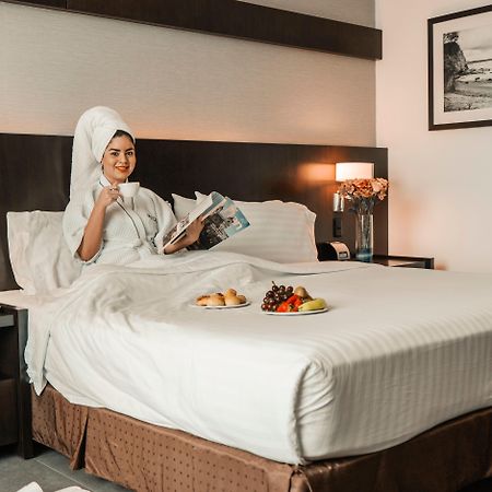 Holiday Inn Guayaquil Airport By Ihg Eksteriør billede A guest in a hotel room
