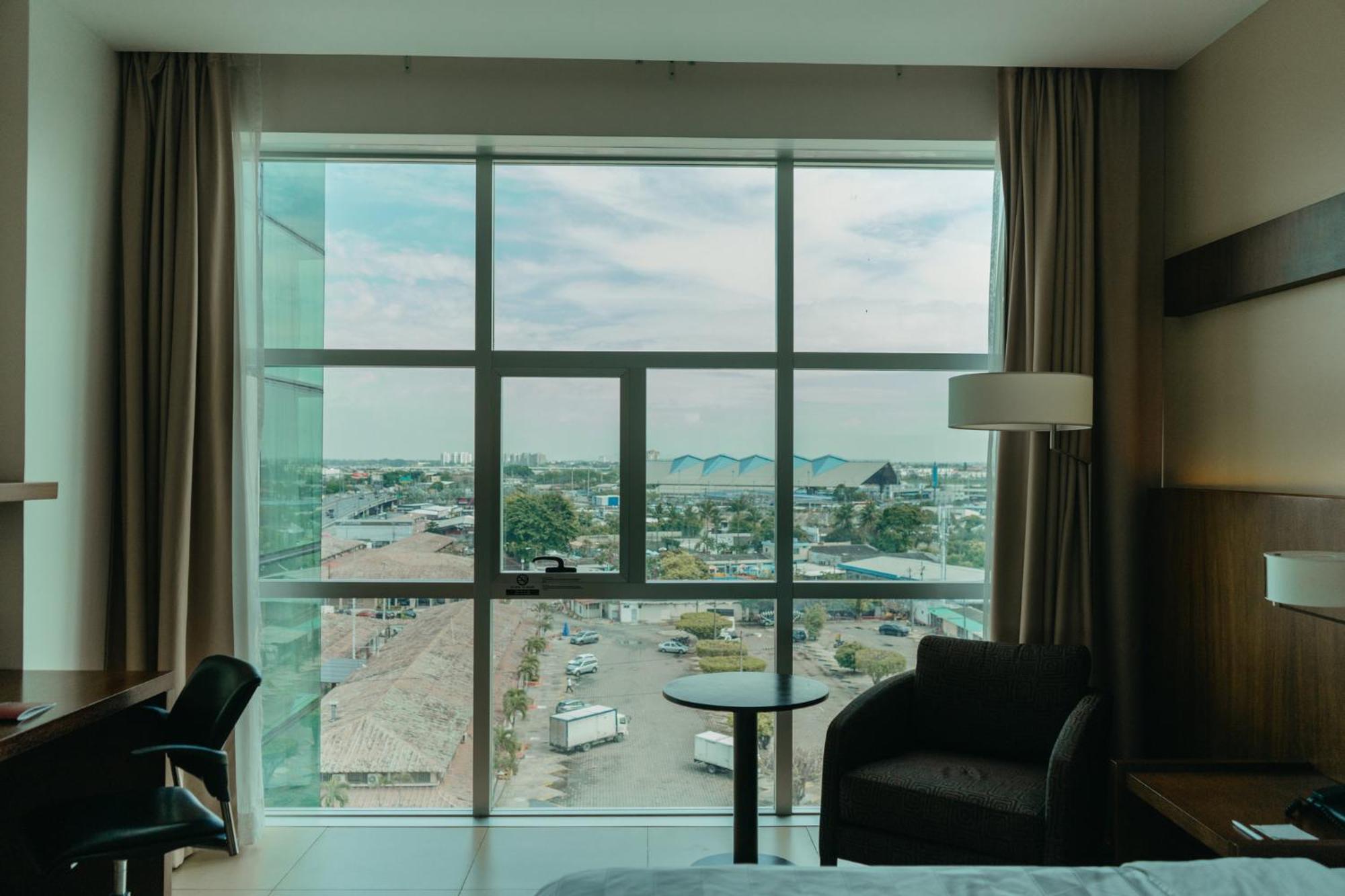 Holiday Inn Guayaquil Airport By Ihg Eksteriør billede View from a room at the hotel