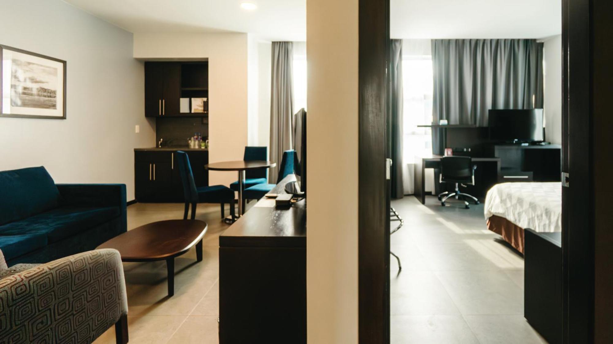 Holiday Inn Guayaquil Airport By Ihg Eksteriør billede A typical studio apartment