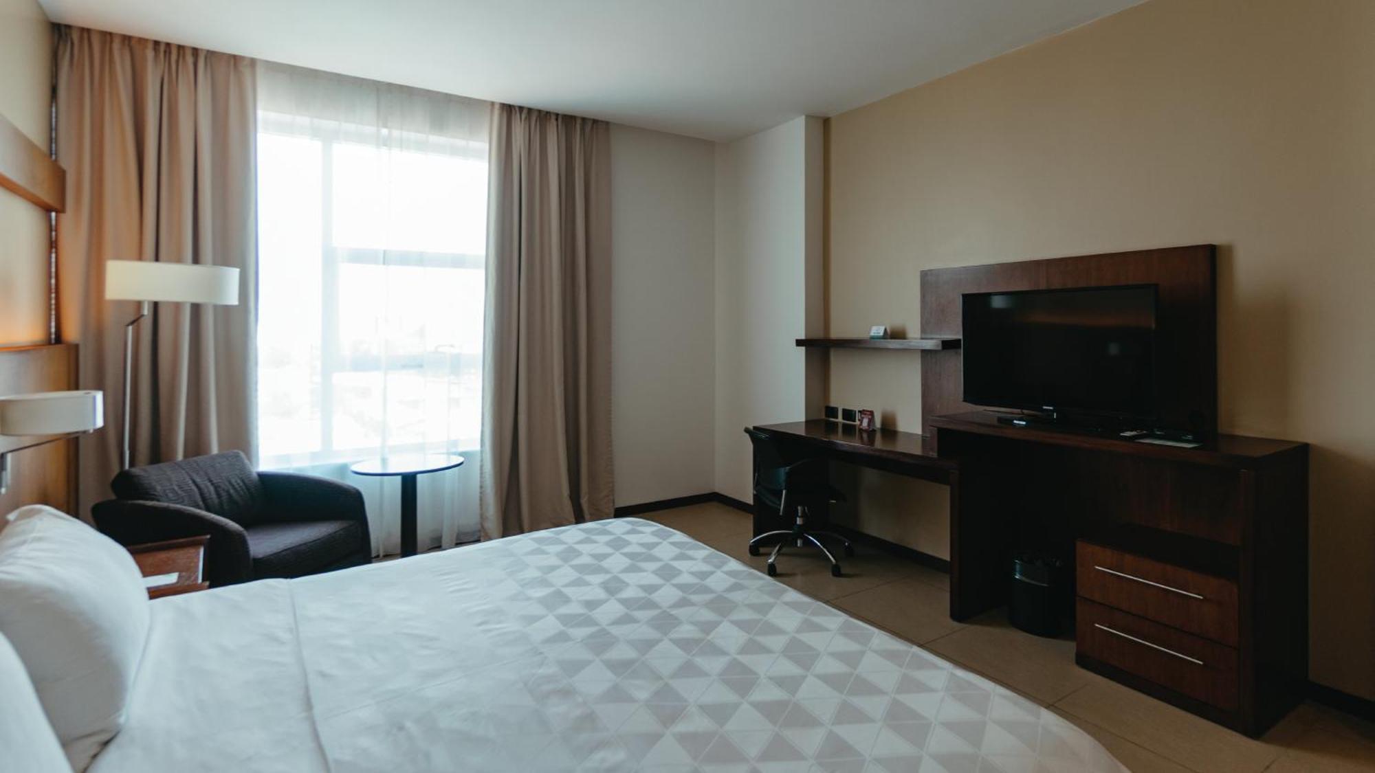 Holiday Inn Guayaquil Airport By Ihg Eksteriør billede A room at the hotel