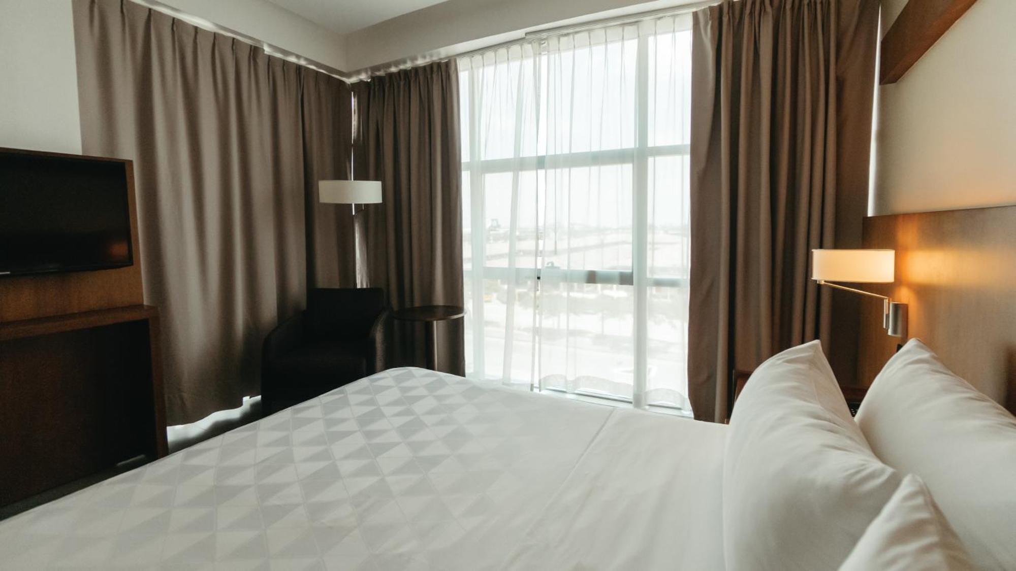 Holiday Inn Guayaquil Airport By Ihg Eksteriør billede A bedroom at the hotel