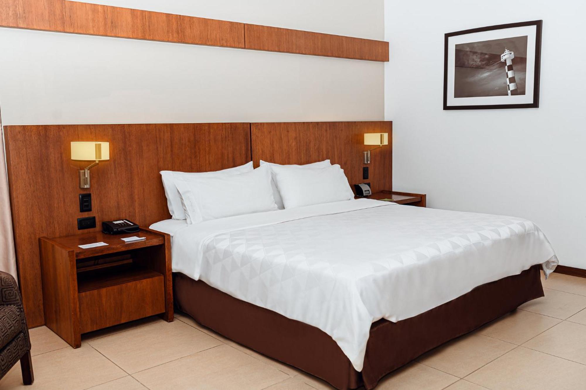 Holiday Inn Guayaquil Airport By Ihg Eksteriør billede A bedroom