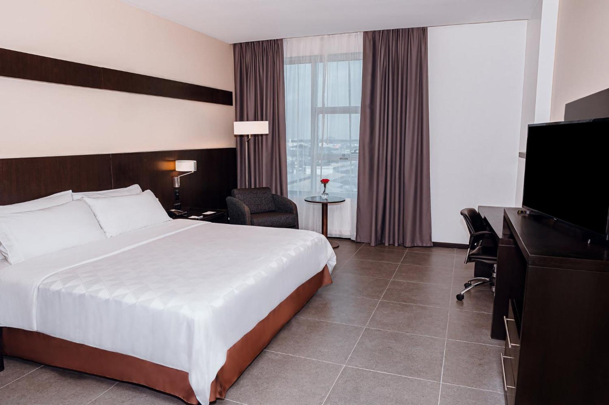 Holiday Inn Guayaquil Airport By Ihg Eksteriør billede A room at the hotel
