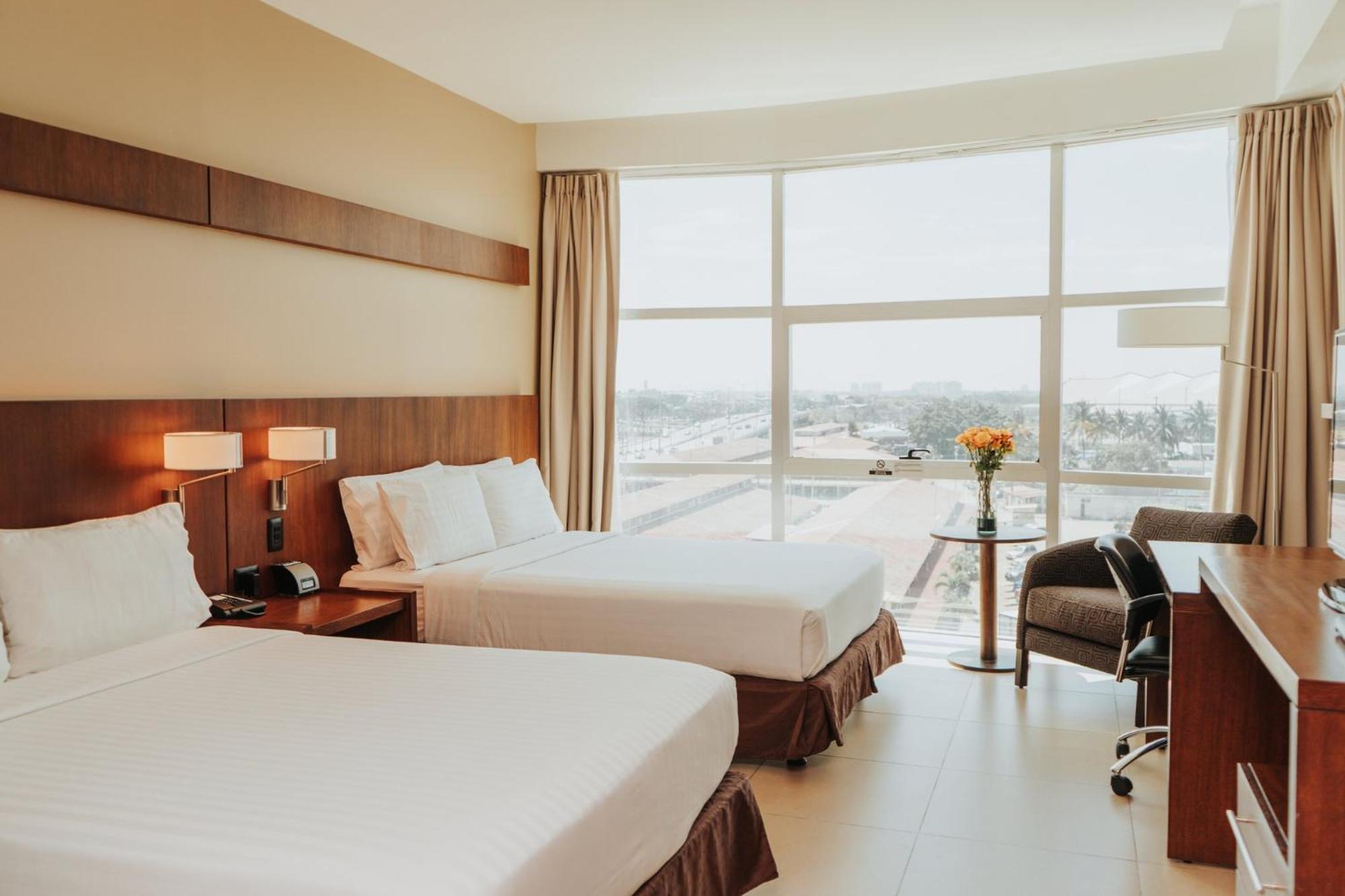 Holiday Inn Guayaquil Airport By Ihg Eksteriør billede A room at the hotel
