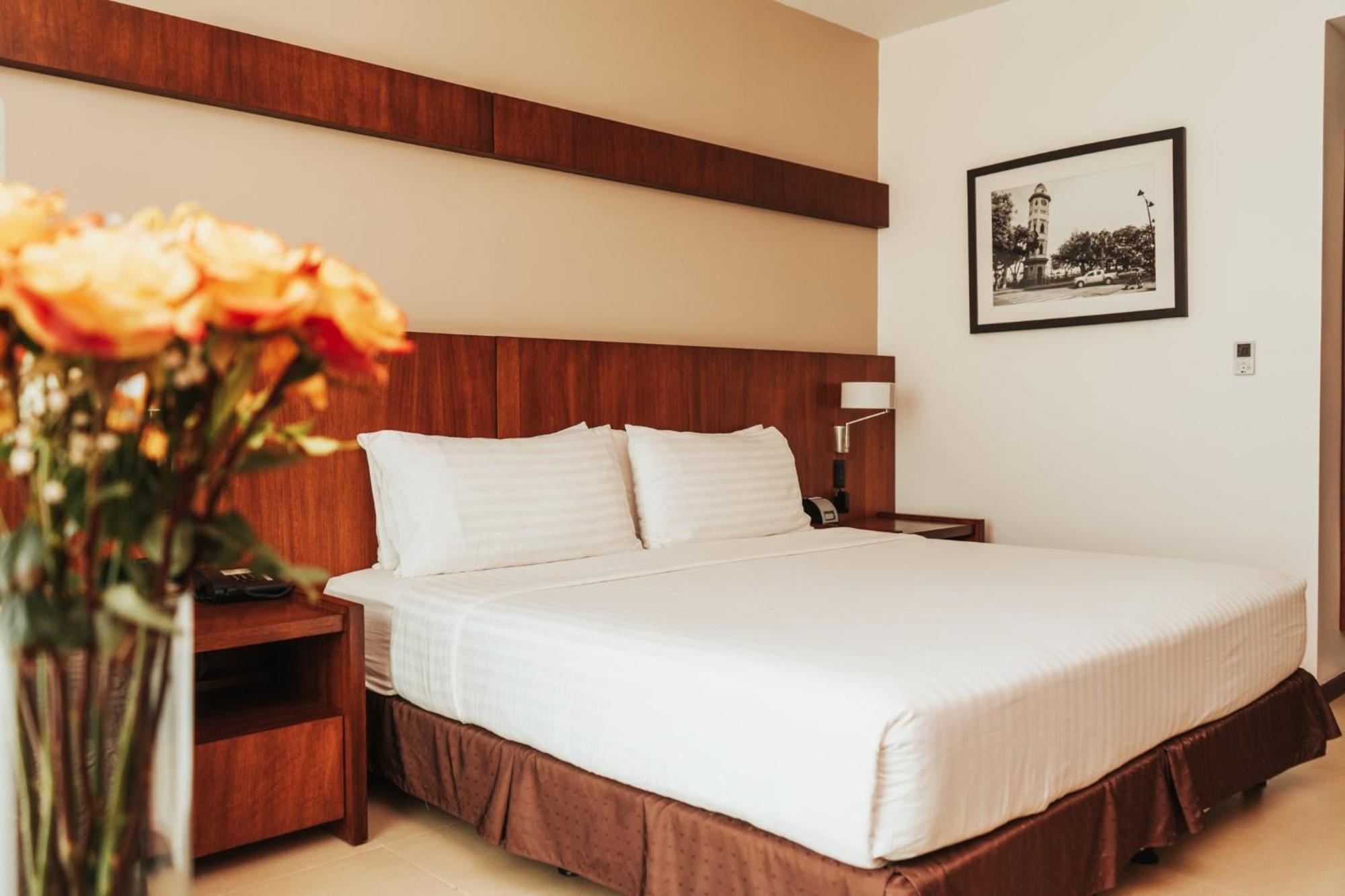 Holiday Inn Guayaquil Airport By Ihg Eksteriør billede A bedroom at the hotel