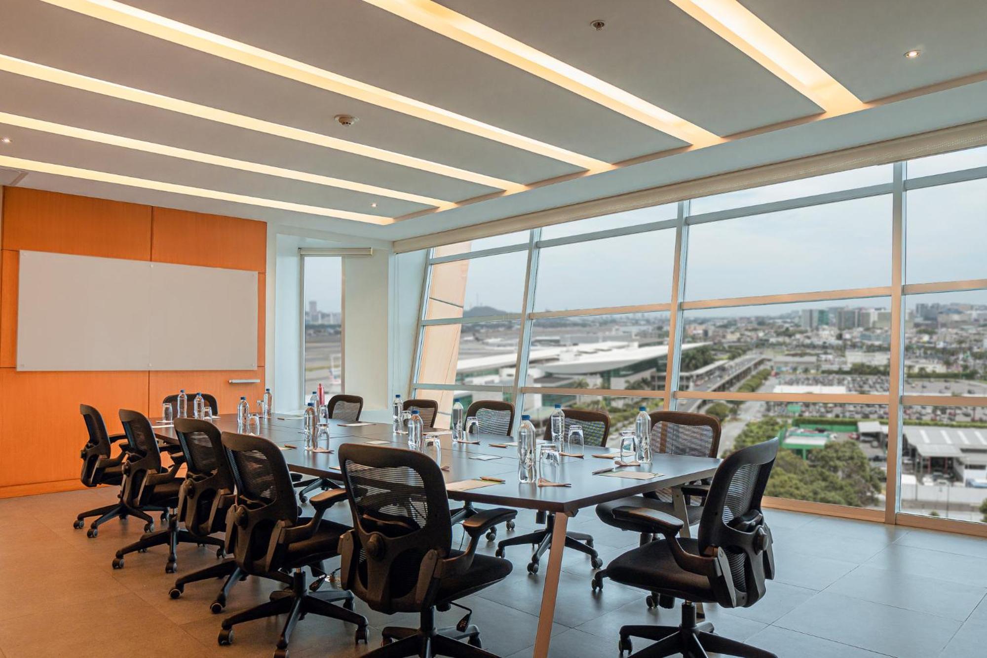 Holiday Inn Guayaquil Airport By Ihg Eksteriør billede Meeting room