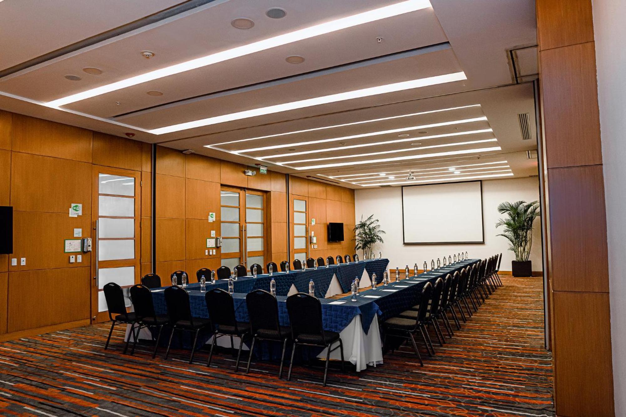Holiday Inn Guayaquil Airport By Ihg Eksteriør billede Meeting room