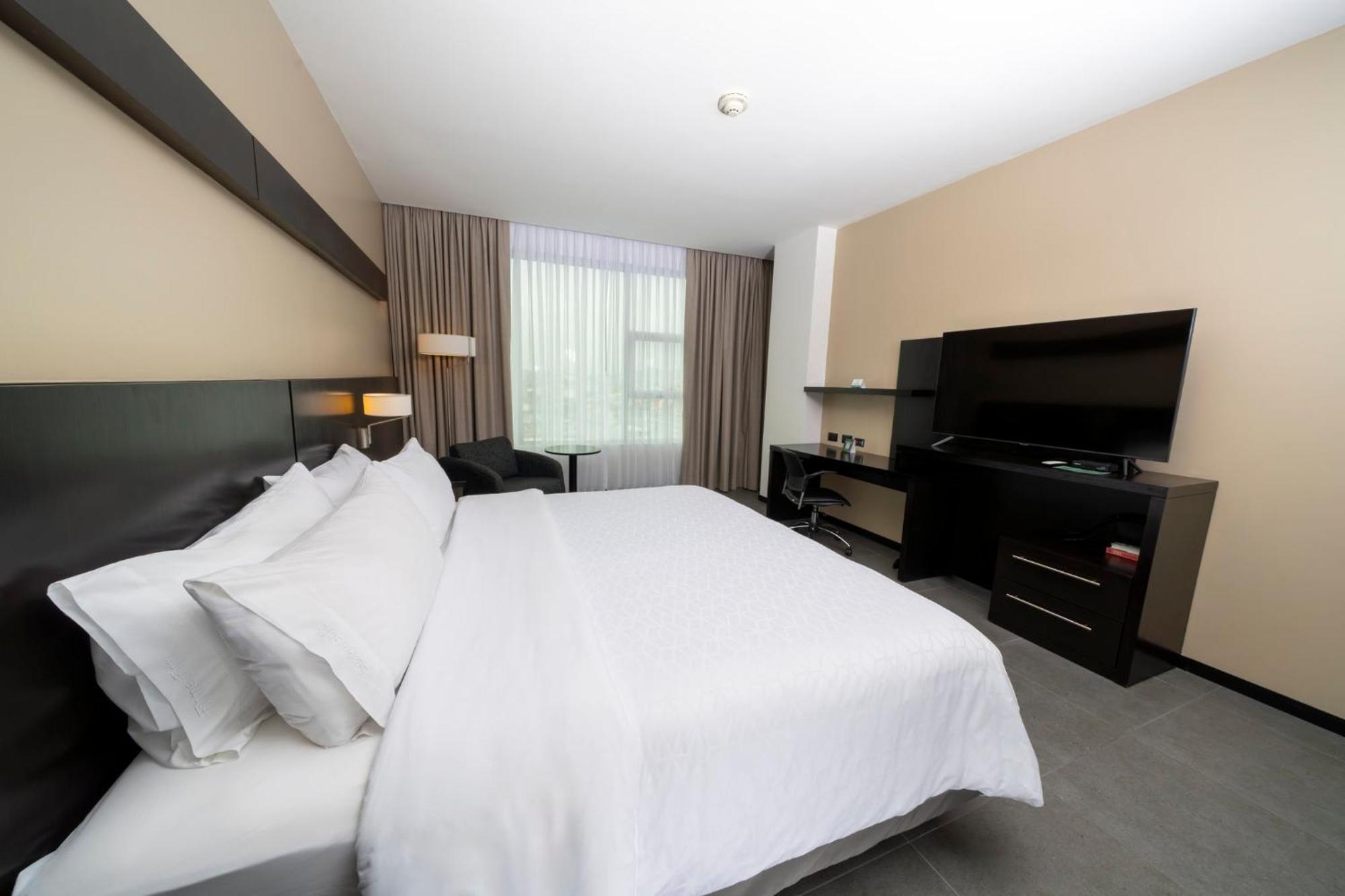 Holiday Inn Guayaquil Airport By Ihg Eksteriør billede A room at the hotel